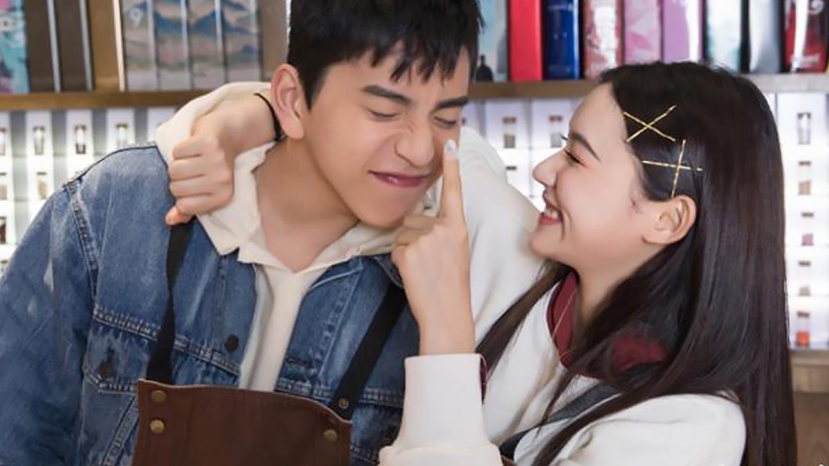 到底要裝沒事還是狂暗示？！讓男生難以抗拒的5種倒追招數：越大方就越沒有「掉價感」！