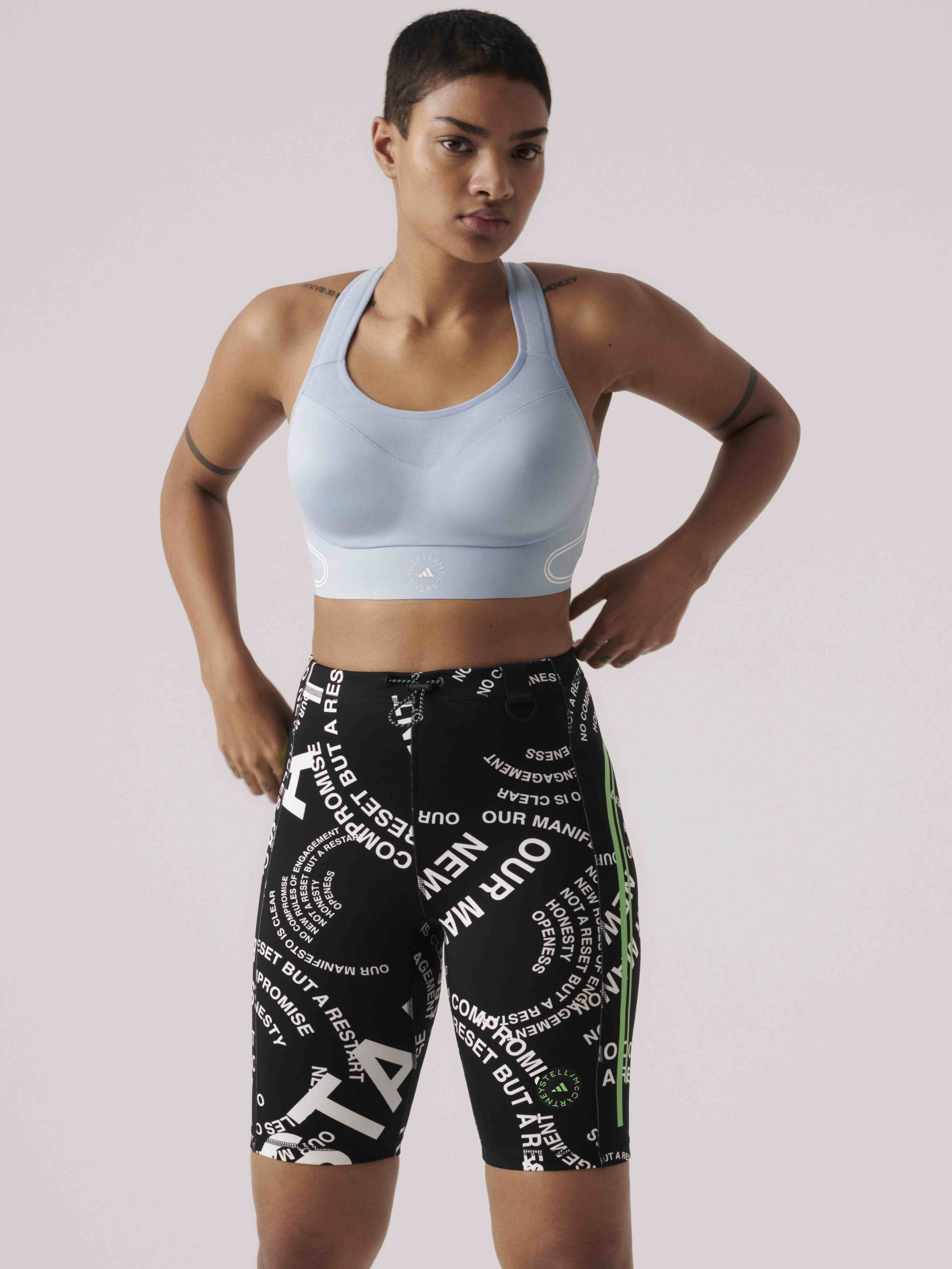 12. adidas by Stella McCartney 2023春夏TrueNature系列訓練服飾使用回收塑料再造的PRIMEBLUE環保紗線材質,運動健身的同時,更為環境盡一份心力