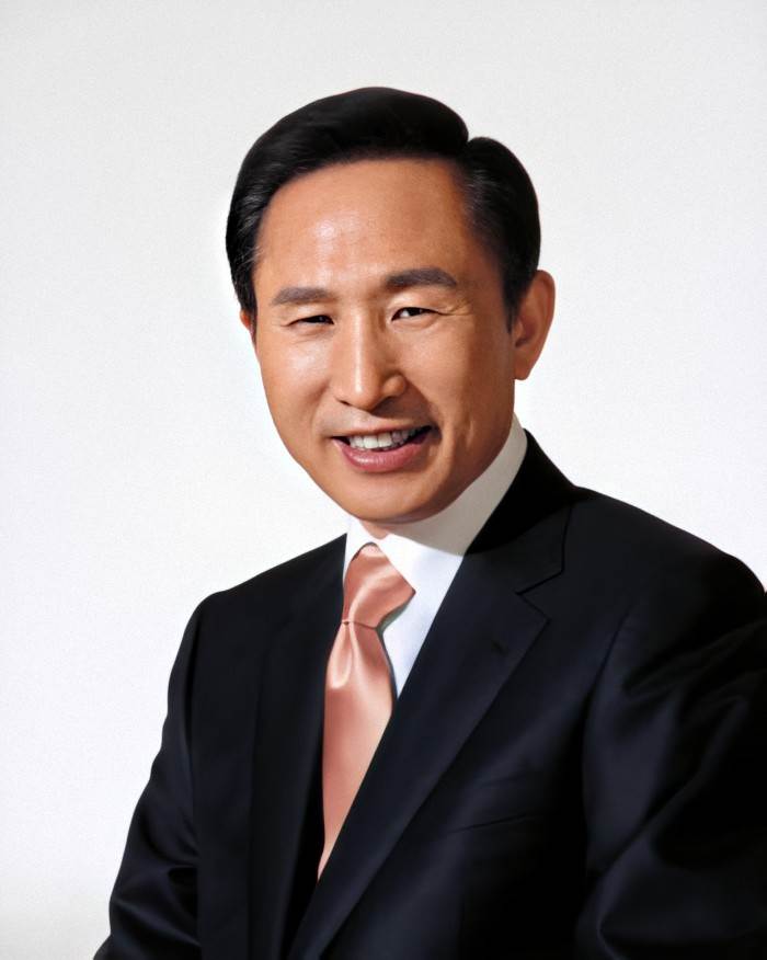 Lee_Myung-bak_presidential_portrait