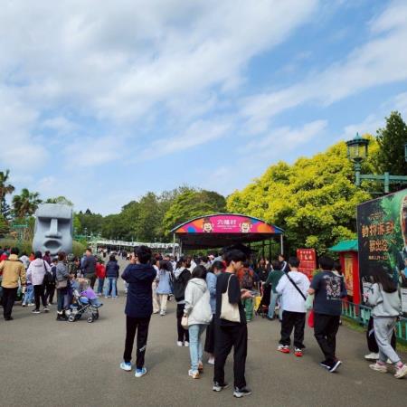 六福村去年歡慶兒童節，開放18歲以下免費入場！結果百位未成年回不了家