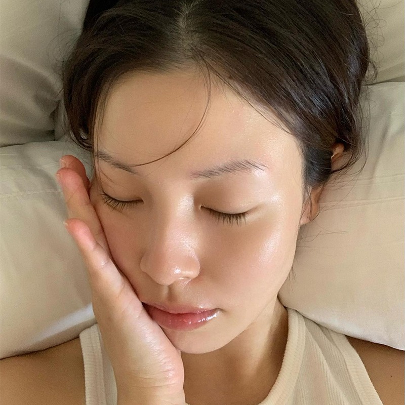 比起狂擦保養品，韓國女生更重視「睡覺養膚法」！5招睡出發光肌、睡醒皮膚更好