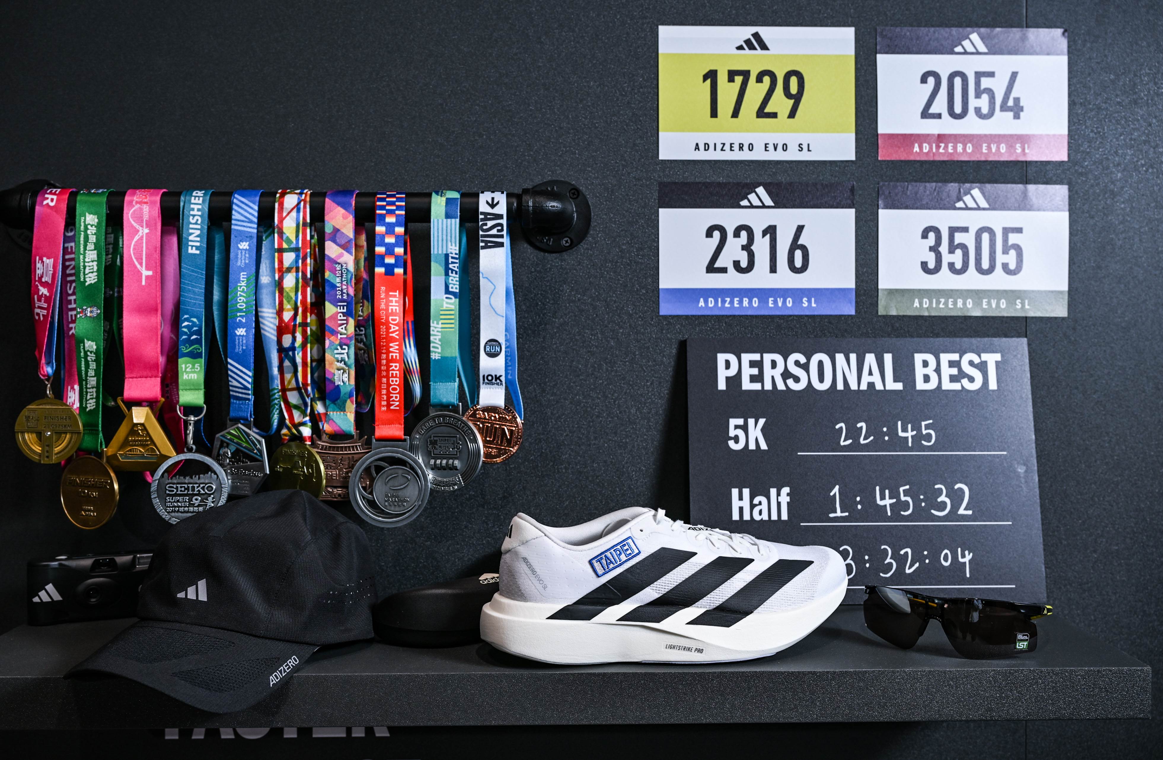 11.adidas ADIZERO冠軍跑鞋家族持續進化，推出全新成員ADIZERO EVO SL。
