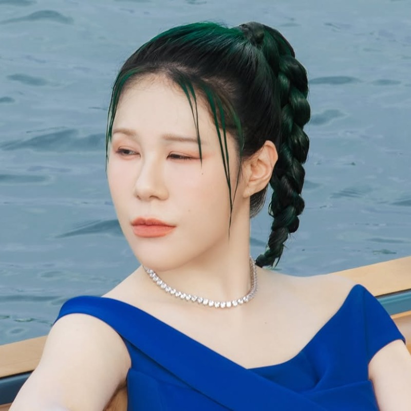 網美阿湯哥非AI！ 丹妮婊姐「高跟鞋衝浪邊補妝」台灣第一人挑戰成功