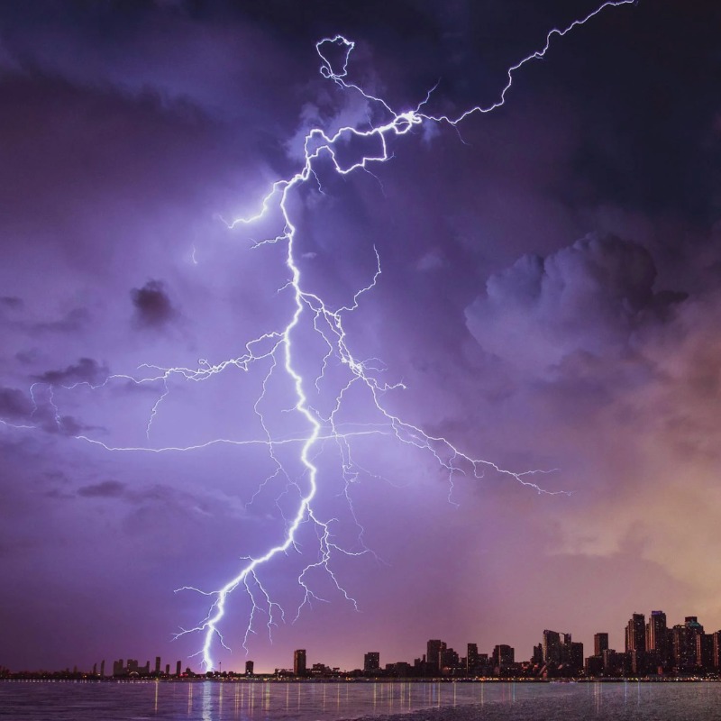 丹娜絲甩尾風雨亂！11縣市發布大雨特報，需防雷、防風、防淹水