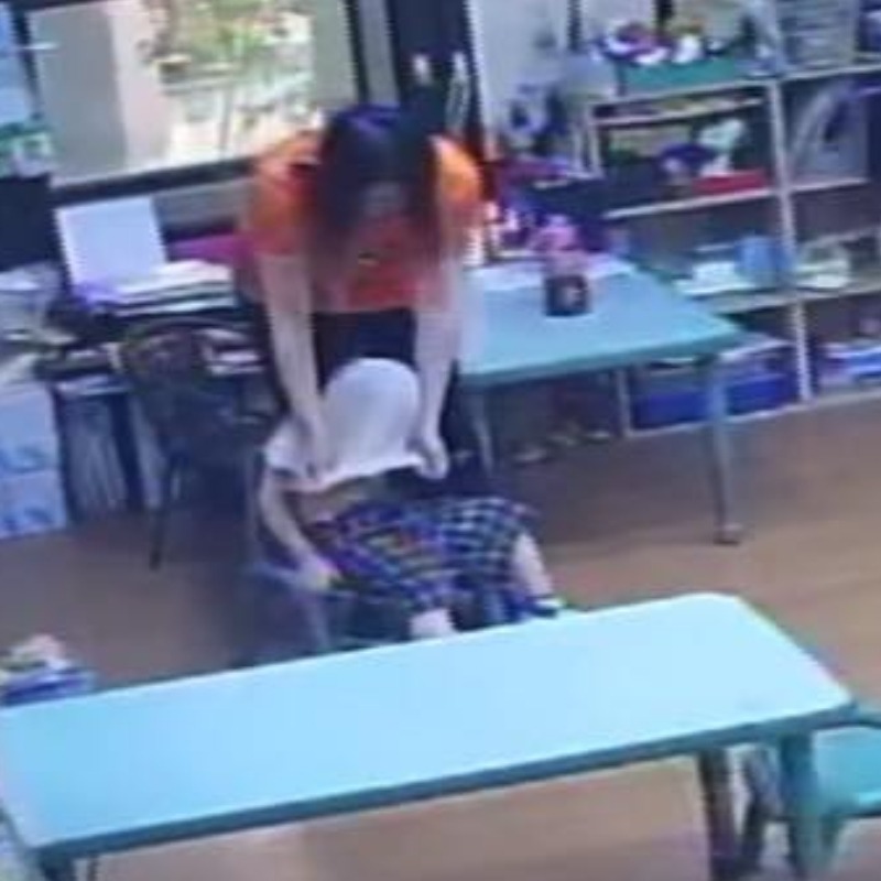 高雄貴族幼兒園爆虐童案！對3歲孩子蓋布袋、拖行，監視器全都錄