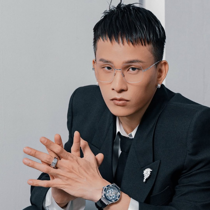 「茄子蛋」阿斌回歸樂壇！聲帶手術順利康復！單飛簽約環球推新單曲