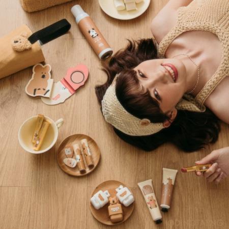 2025開架彩妝聯名，大耳狗、短尾矮袋鼠、JOGUMAN小恐龍都化身最萌彩妝包裝