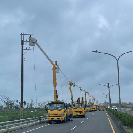 台電搶修人員發文「搶修10天，只為你家有電」！網友暖喊：辛苦了謝謝你們