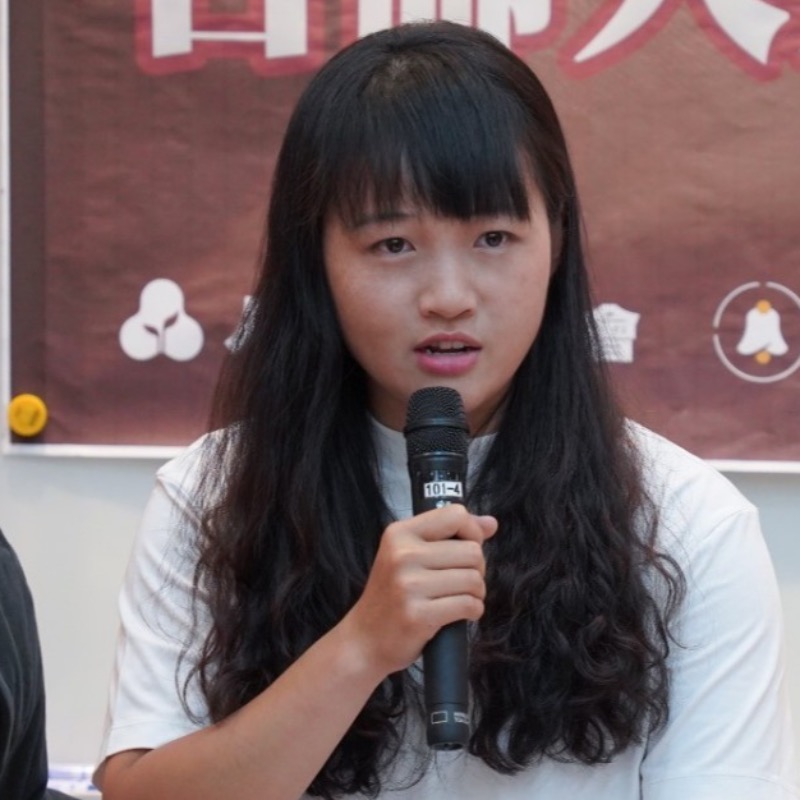 「台師大女足抽血案」簡奇陞脫下口罩揭發霸凌，網友卻心疼她「賭上未來」！