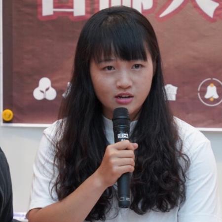 「台師大女足抽血案」簡奇陞脫下口罩揭發霸凌，網友卻心疼她「賭上未來」！