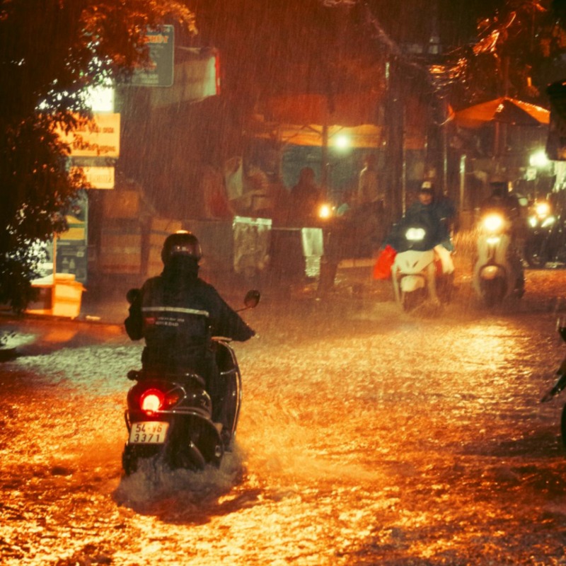 豪雨持續到7/30！中南部6縣市47鄉鎮列入淹水警戒、15條山區道路高風險！
