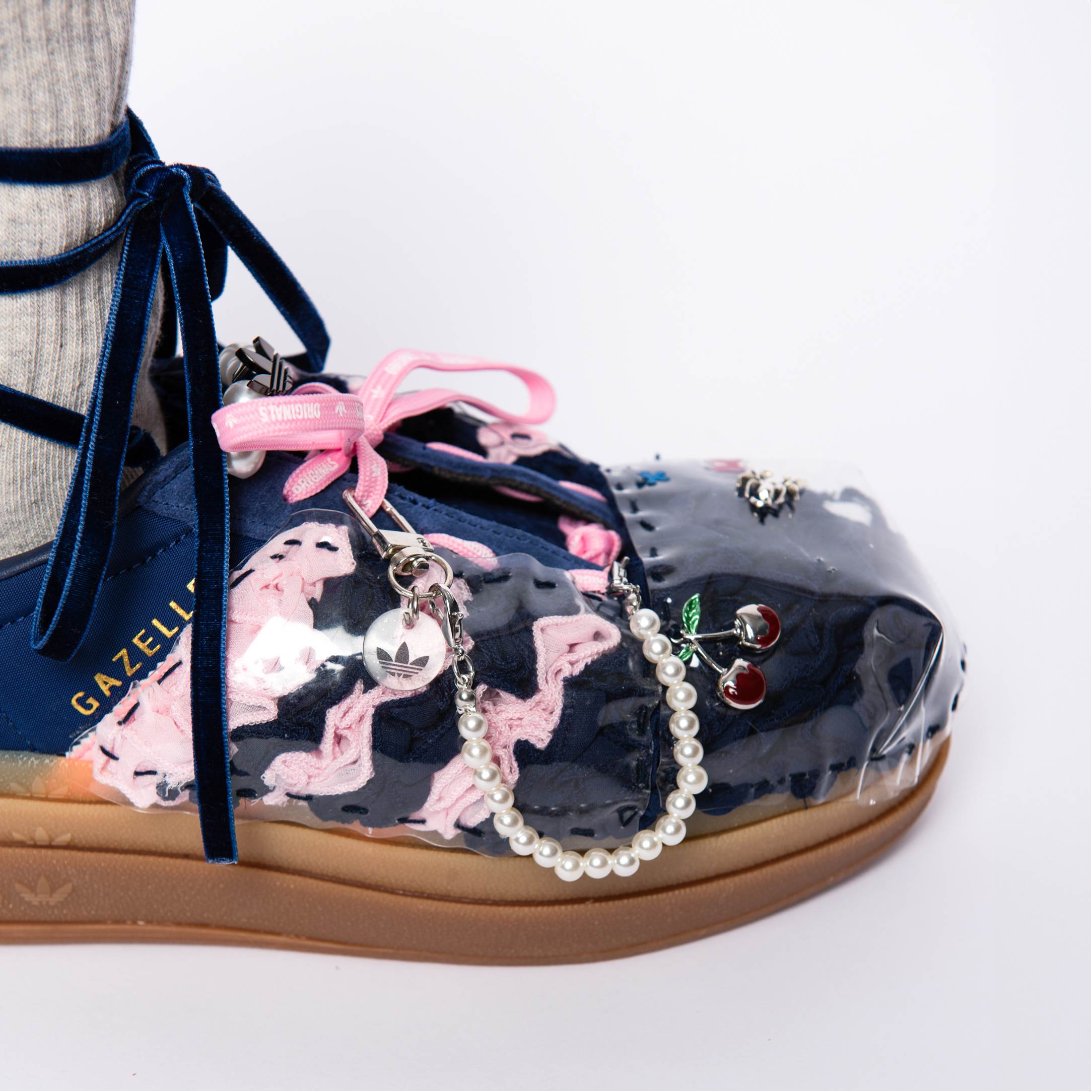 adidas Originals攜手視覺藝術家謝昕妮Sydney Sie #StyleYourTToe原創改造Gazelle Bold 鞋款-5