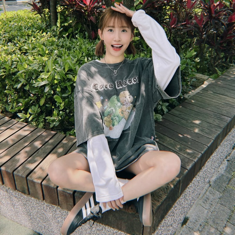 粿王之旅曝光！王子回眸粿粿畫面被拍，網笑：以為出國就安全？