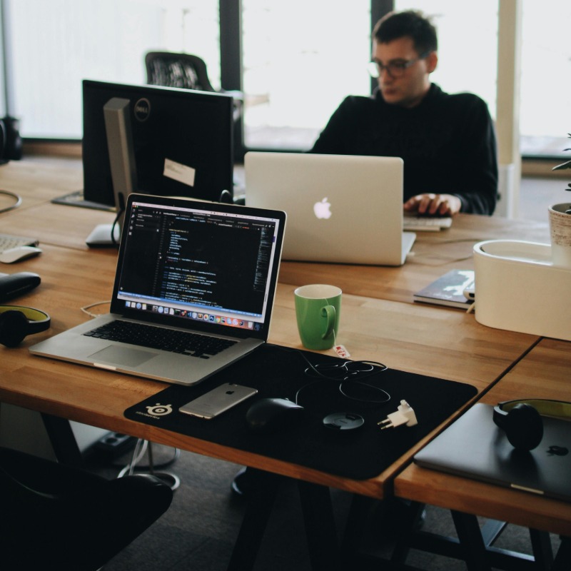 有錢就是任性！「同事被動收入8萬」絕不加班，網：已經很上進