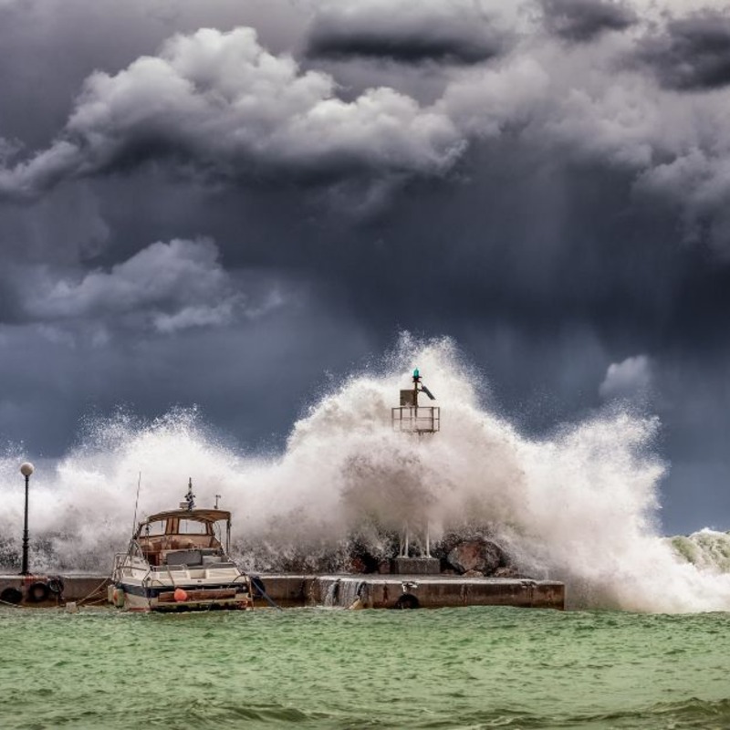 暴風圈逼近！鳳凰颱風12日恐登台，海陸空交通一次看