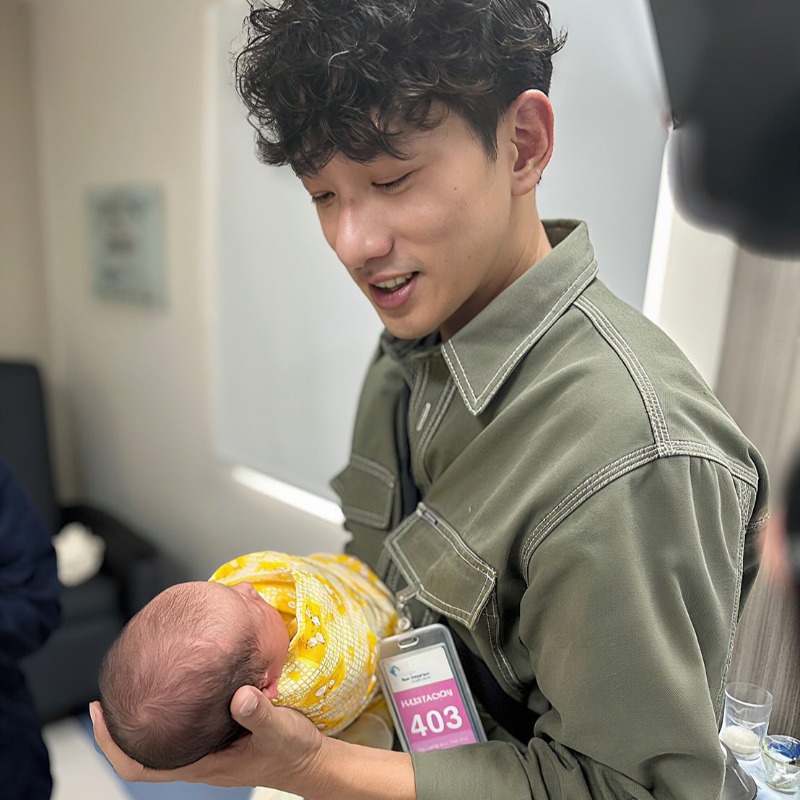 「男同找海外孕母生4胞胎」爭議懶人包！掀代孕爭議