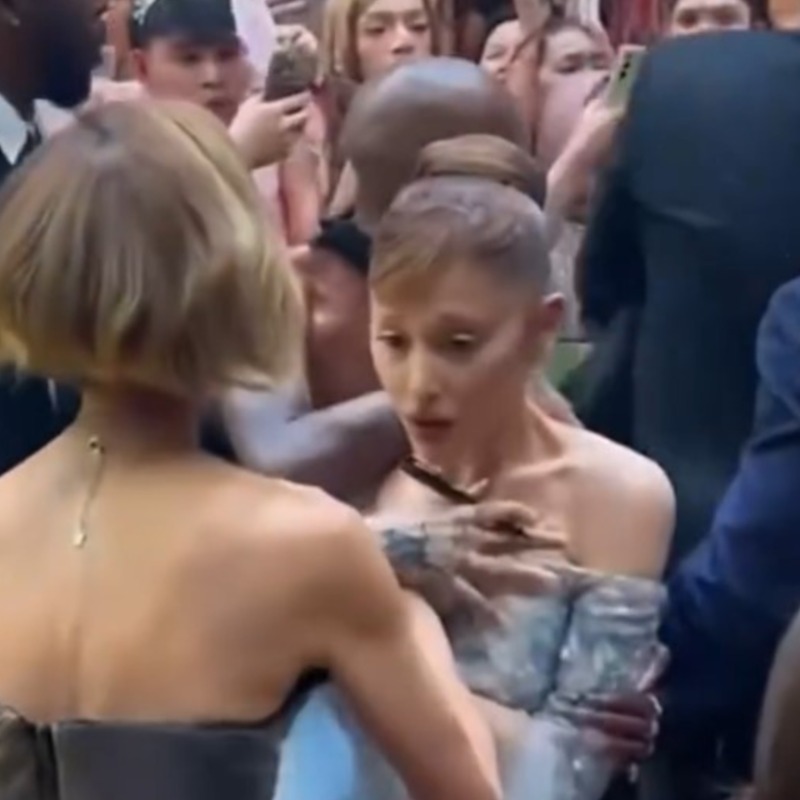 「壞女巫」救場！《魔法壞女巫》亞莉安娜遭瘋狂網紅撲抱，神救援的不是保全