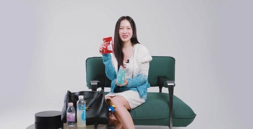 孫藝珍選擇用演戲堆出影壇地位，也選擇用膠原飲維持最好的自己。（圖／VOGUE KOREA）