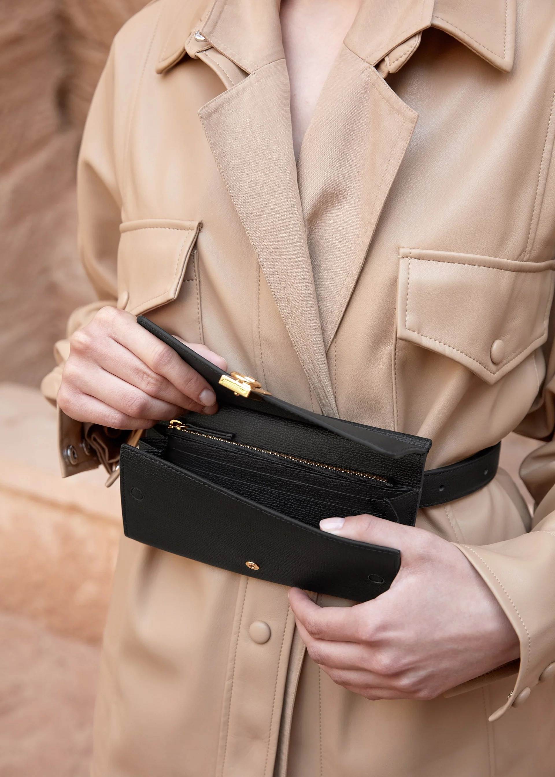 imgi_76_PORTEFEUILLE_SEPT_CEINTURE_NOIR_1002000x2800px