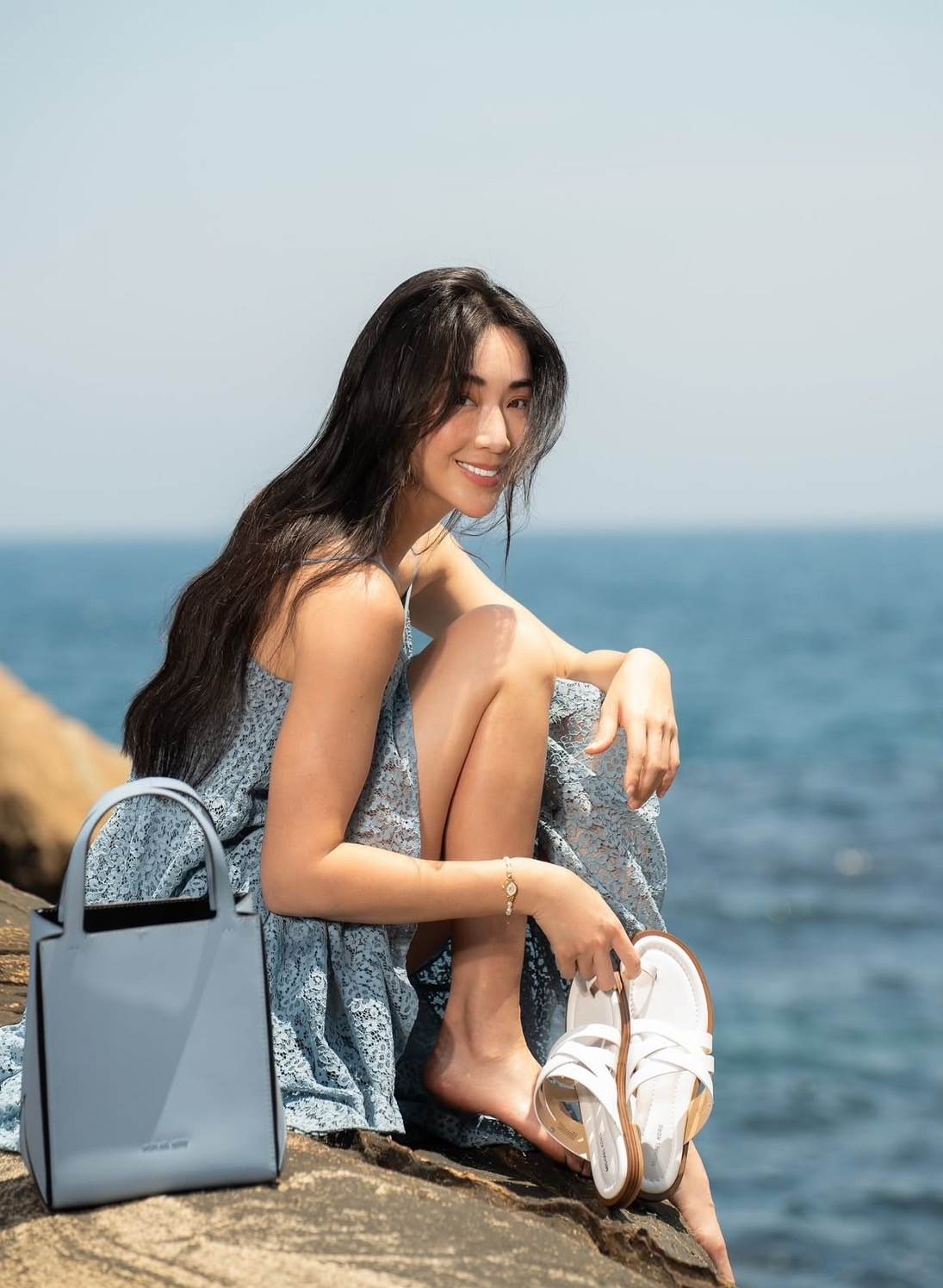 7.  隋棠選用MICHAEL KORS JORDI寶寶藍中型提包打造波西米亞浪漫風格(照片取自隋棠IG)