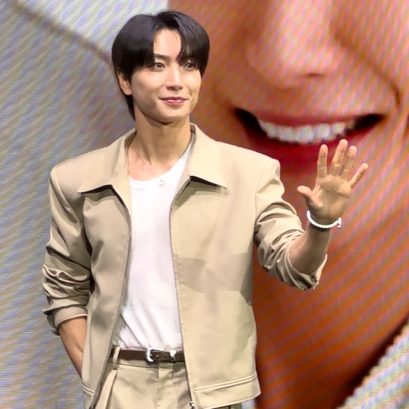 Super Junior隊長利特驚喜亮相！大秀「光滑裸肩」分享面膜極致保養法