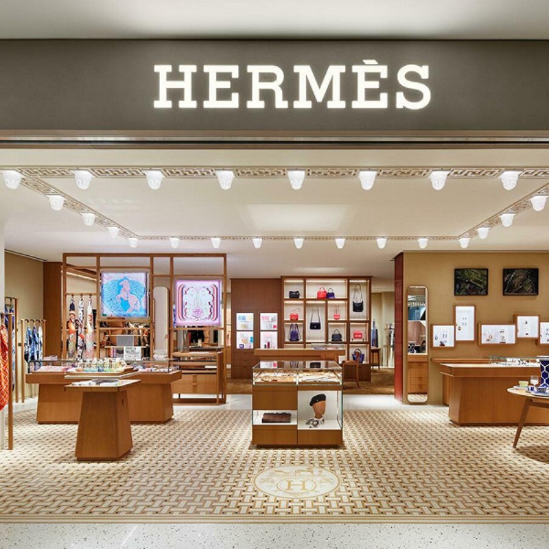 世紀詐騙！愛馬仕繼承人被騙光150億，被目擊「搭廉航坐經濟艙」