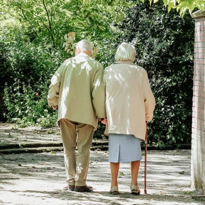 擁600萬退休金！老夫妻砸錢環遊世界，回國半年生活毀了
