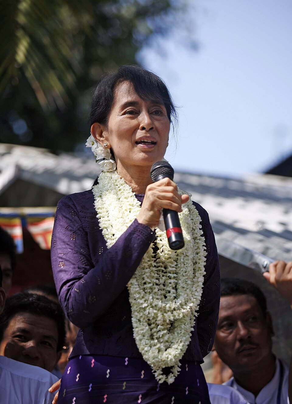 Aung_San_Suu_Kyi_gives_speech