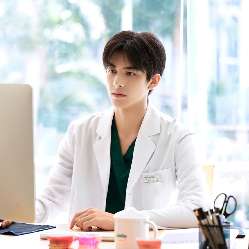 陸劇15位白袍男神「醫生系天花板」張凌赫中醫溫柔天花板、 宋威龍外科醫生帥到犯規