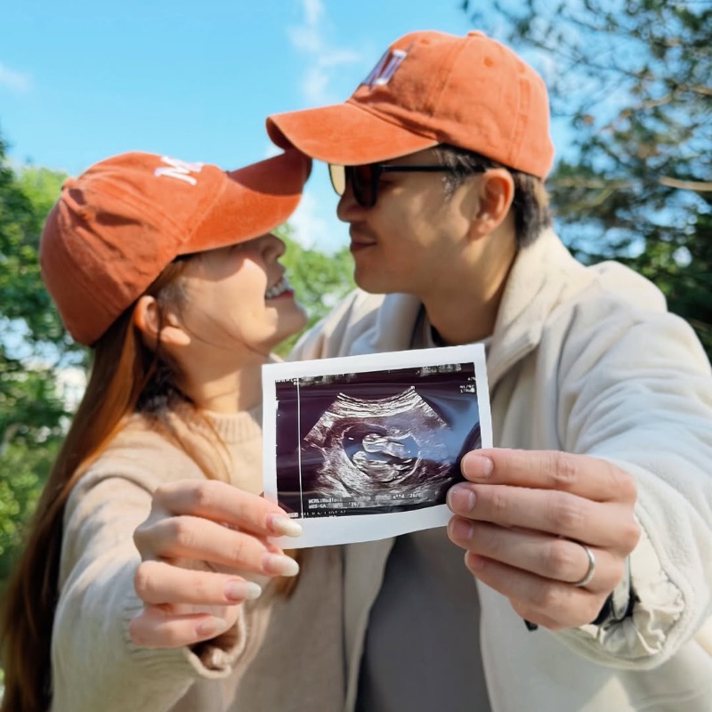 雙喜臨門！謝京穎、張書偉升格父母，宣布懷雙胞胎甜喊：春天見面