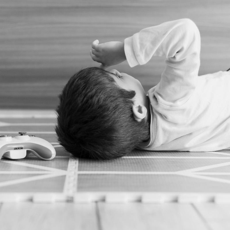 二婚男女吵架竟「互摔小孩」！影片曝光全網怒：不成熟的父母別生小孩