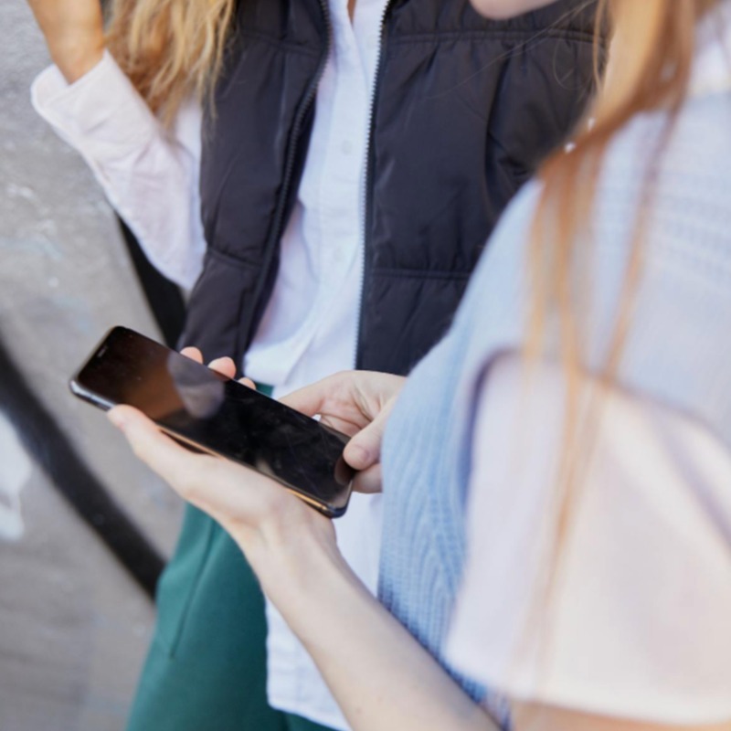 校園「3C 排毒」制度化！澳洲學生改用老人機、社群帳號得滿16歲