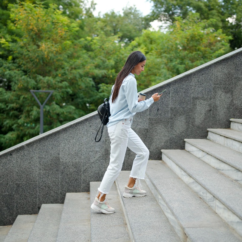 每天2分鐘爬樓梯，內臟脂肪減少13%！醫曝關鍵技巧