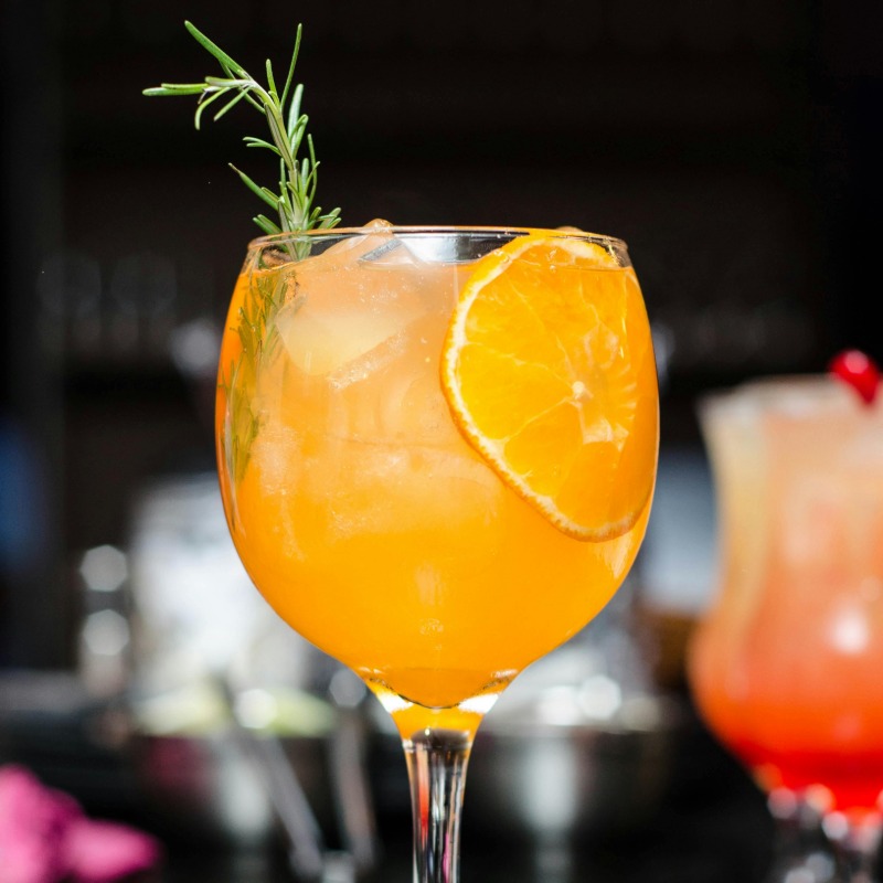 不只果汁、可樂！喜宴驚見「這杯飲料」，網讚：比紅酒還加分