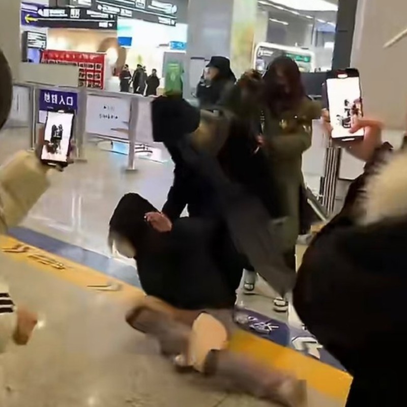 男偶像暴打女粉絲、搶手機！被打粉絲反應讓眾人吐血