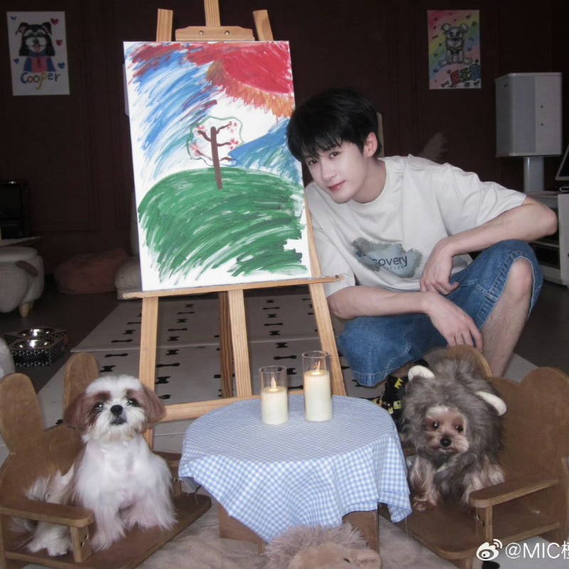 剛捲網紅「睡遍頂流」風波！檀健次疑秘戀「小16歲」女星，遭抓包同款物品