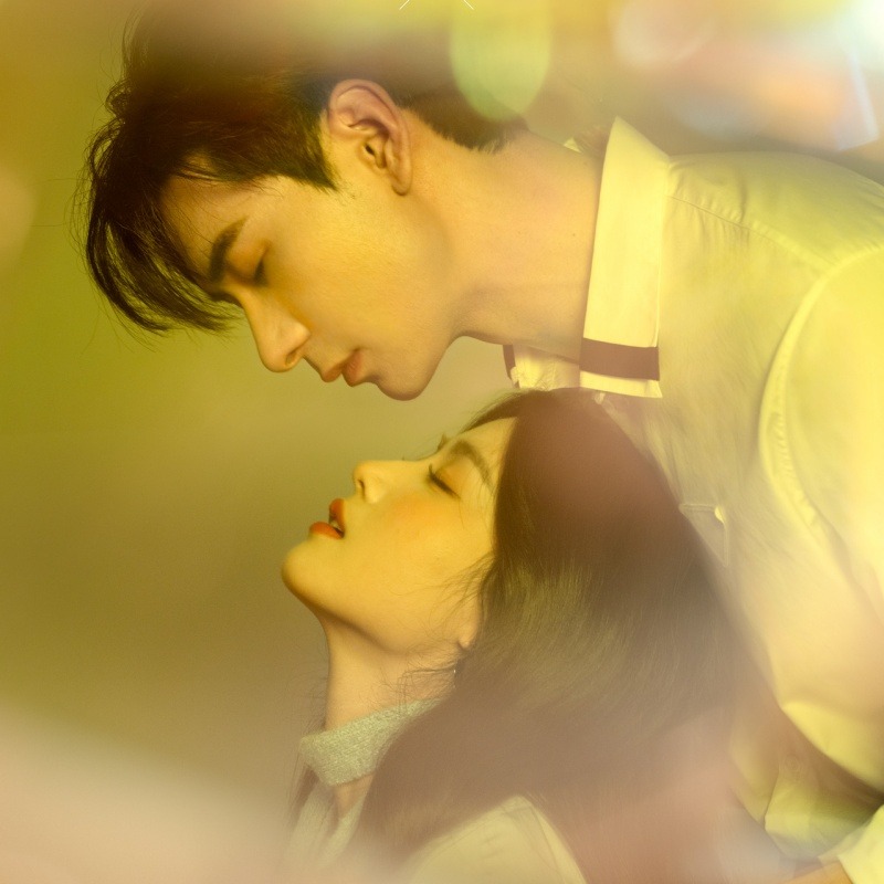 陸劇《軋戲》首創雙時空劇本殺！陳星旭×盧昱曉引擎蓋吻性張力封神