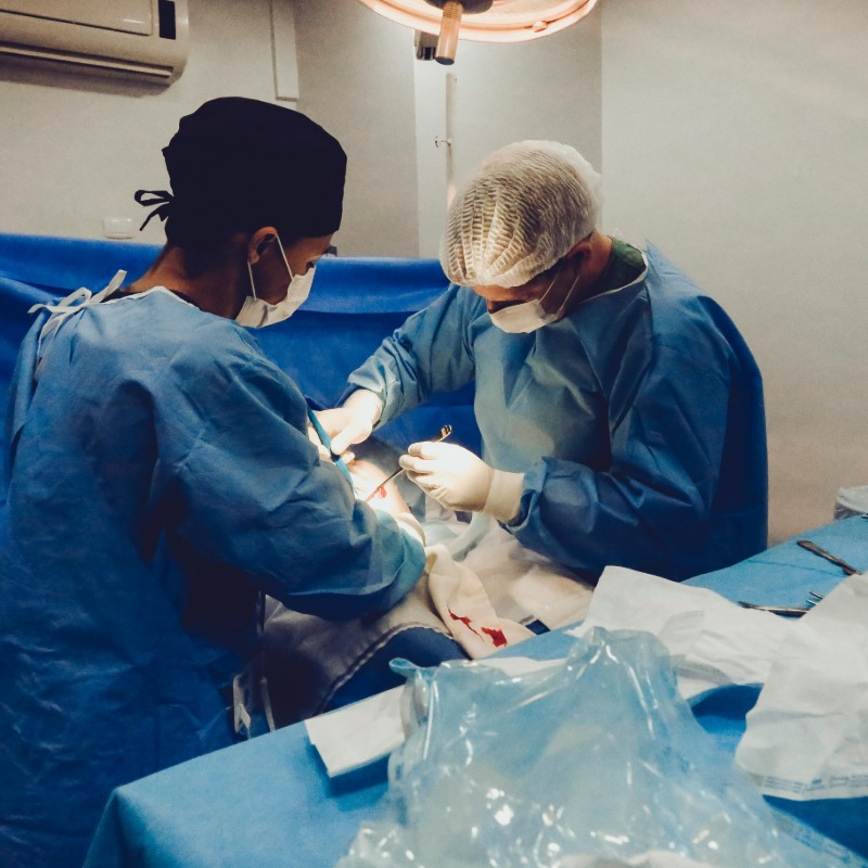 自動切換語言！33歲男麻醉後甦醒「西班牙語超流利」竟是患1罕病