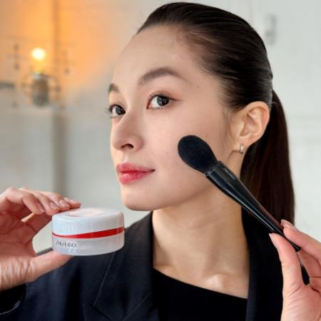 2026神級蜜粉推薦！養膚級「精華蜜粉」全能選手