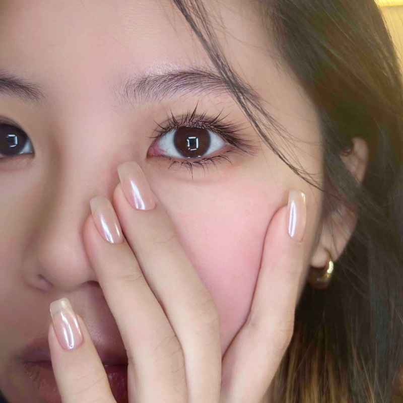 美睫店公告「不接40歲長輩」引熱議！同行揭背後原因