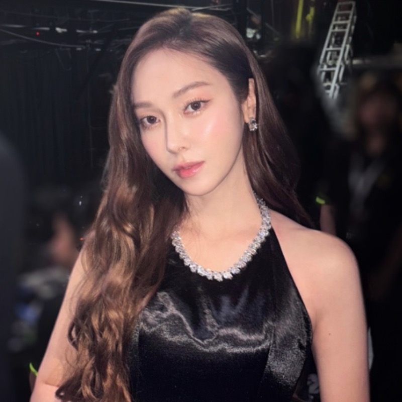 退團多年！Jessica唱少女時代神曲，粉絲怒批：蹭熱度？