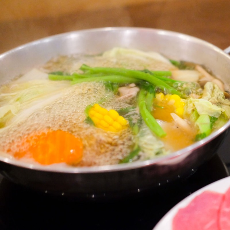 火鍋隔夜吃「煮滾就安全」？醫師揭「隱形毒素」高溫加熱沒用