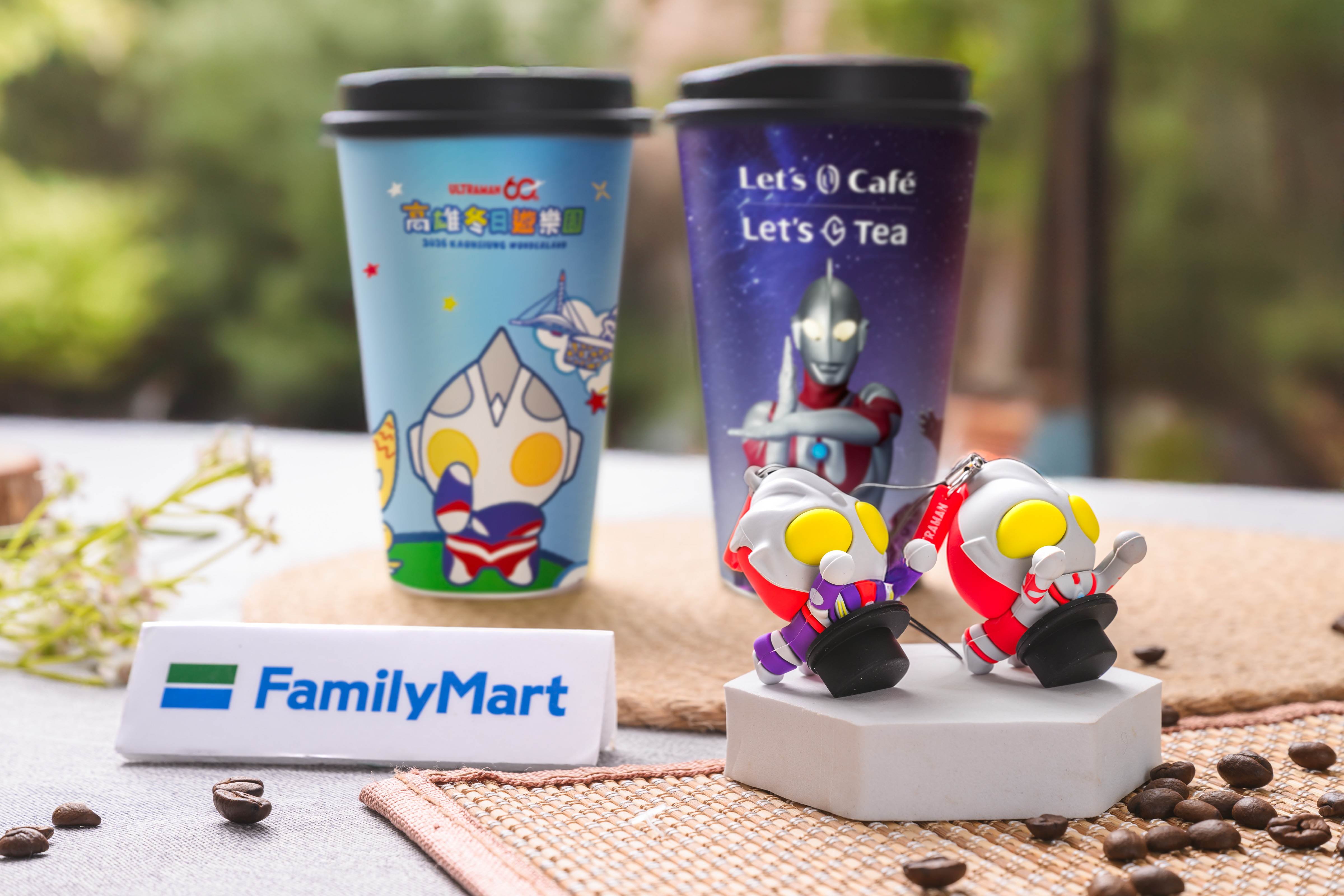 02. 「全家」攜手2026高雄燈會冬日遊樂園 推超人力霸王聯名杯身、Q版杯塞