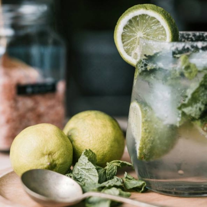 把握冬天美白！營養師揭「偷偷變漂亮」關鍵，3杯自製飲品喝出穩亮好膚質