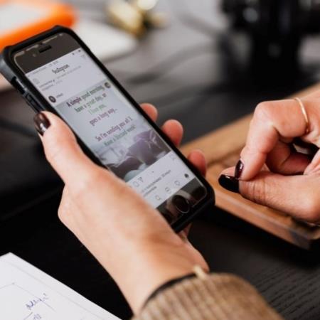 明知不行，卻停不下來？科學揭手機成癮真相：大腦結構完全改變