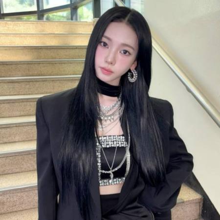 aespa Karina出道前神顏意外曝光！網友拍照抱怨大叔坐公車腳張太開，旁邊竟是女神