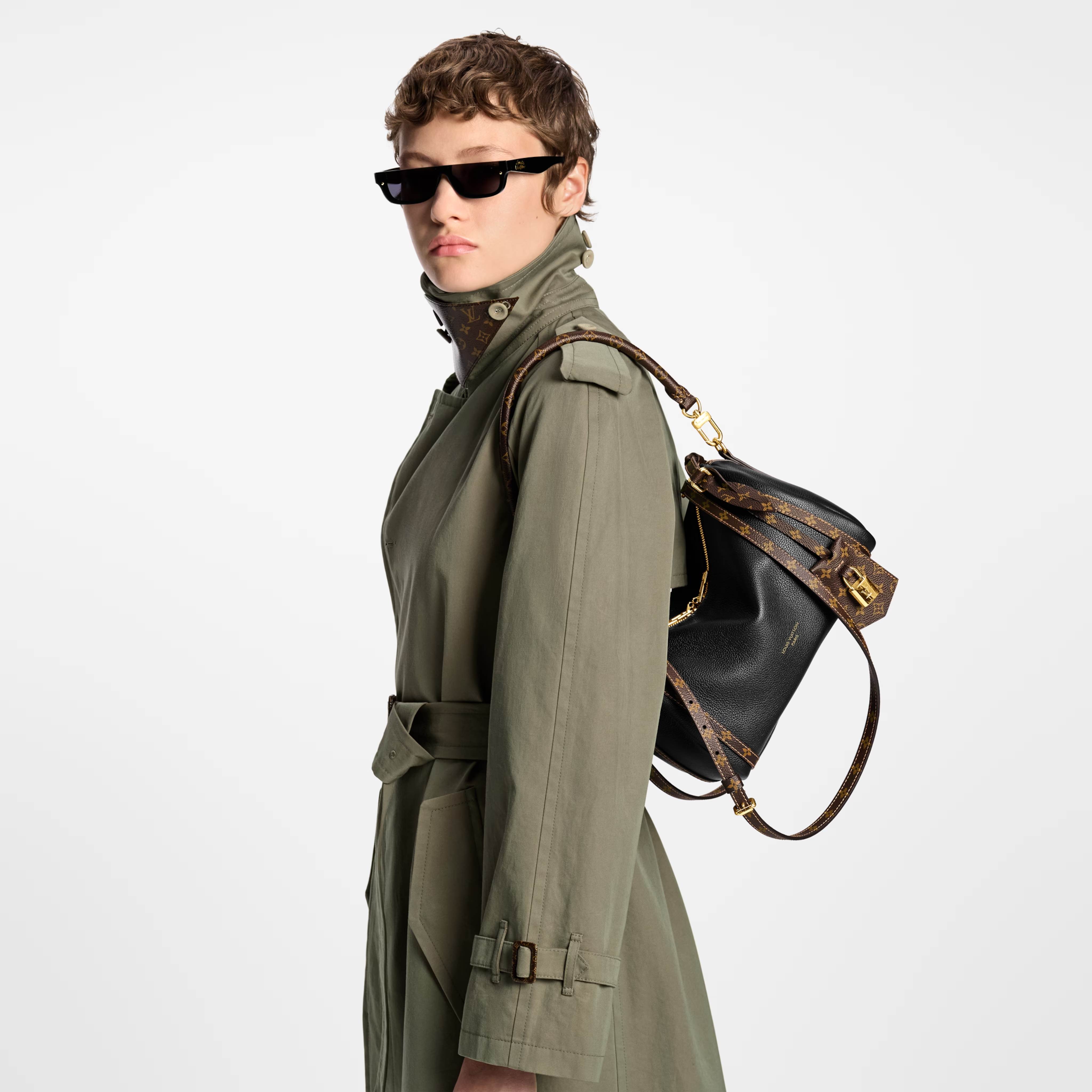 imgi_1169_louis-vuitton-express-pm--M26039_PM1_Worn view