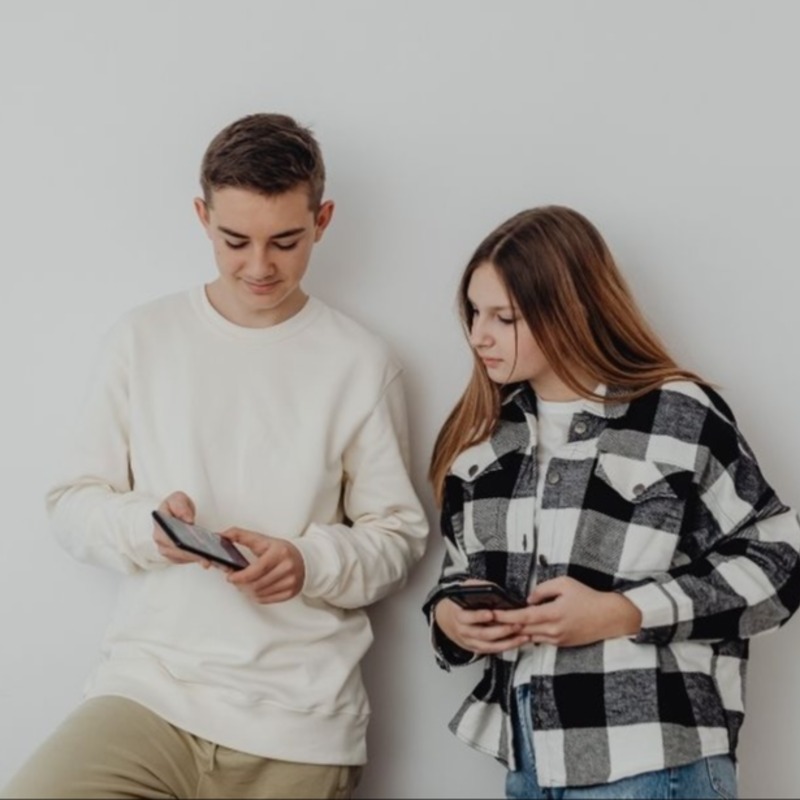 幾歲可以給小孩手機？不是越晚越好，專家：先做這5個行為評估