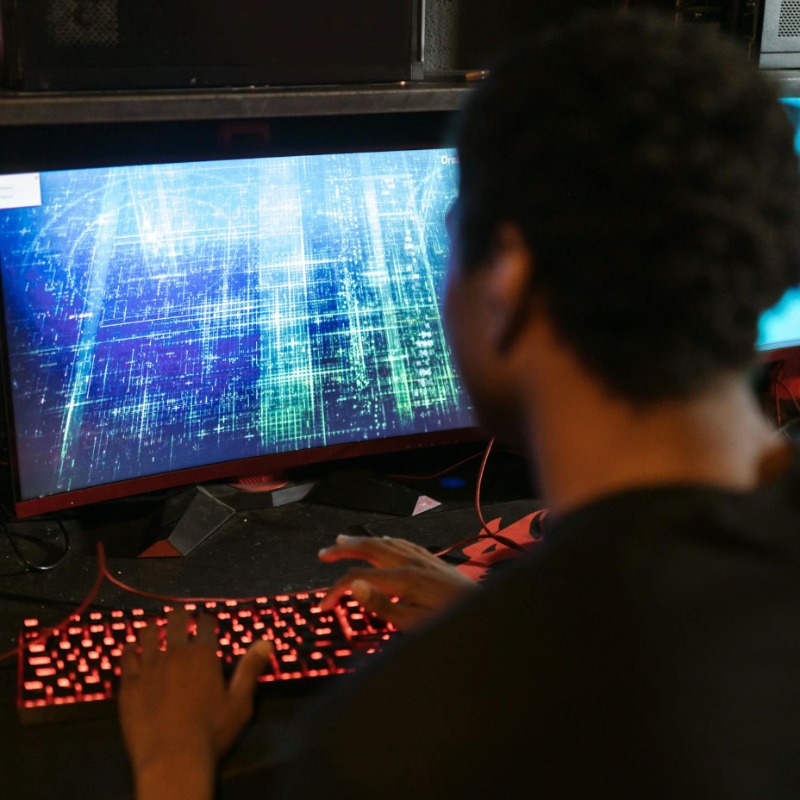 連打4天遊戲腦出血亡！男大生倒下，ICU護理師心碎揭真相