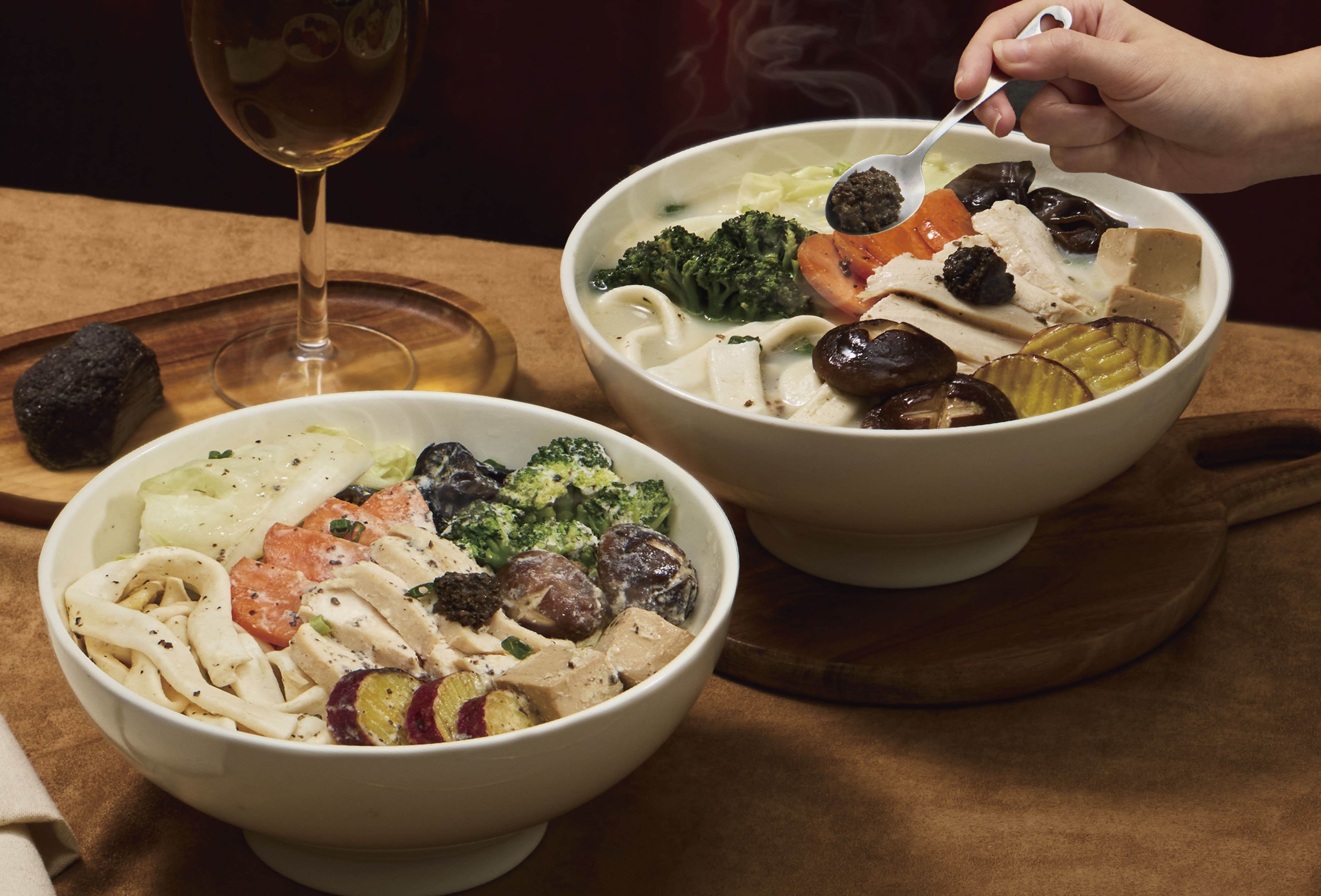 新聞稿圖說04_黑鑽松露濃白湯(湯)、黑鑽松露佐白醬(乾)_無字版